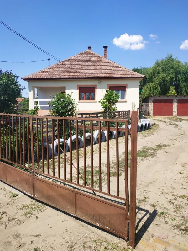 eladó családi ház, Szentlőrinckáta
