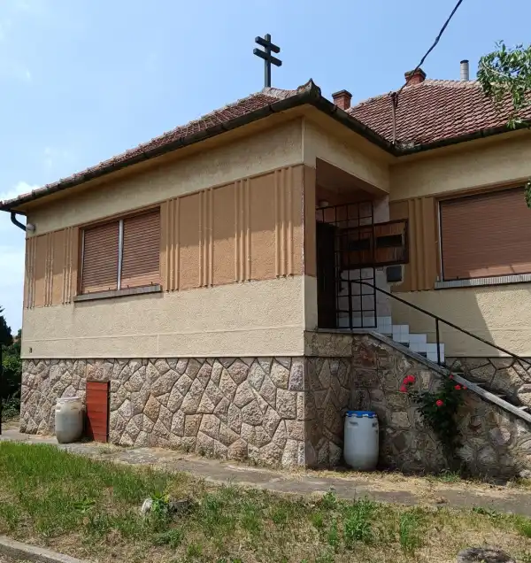 Eladó családi ház, Szentlőrinckáta 3 szoba 220 m² 40 M Ft