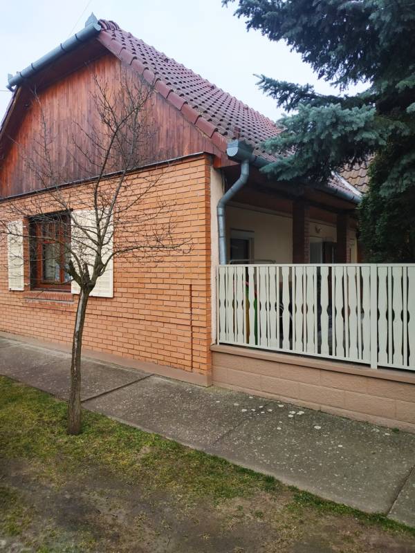 eladó családi ház, Tápiószecső