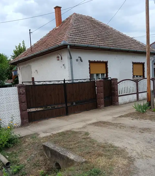 Eladó családi ház, Tóalmás 1+3 szoba 100 m² 42.8 M Ft