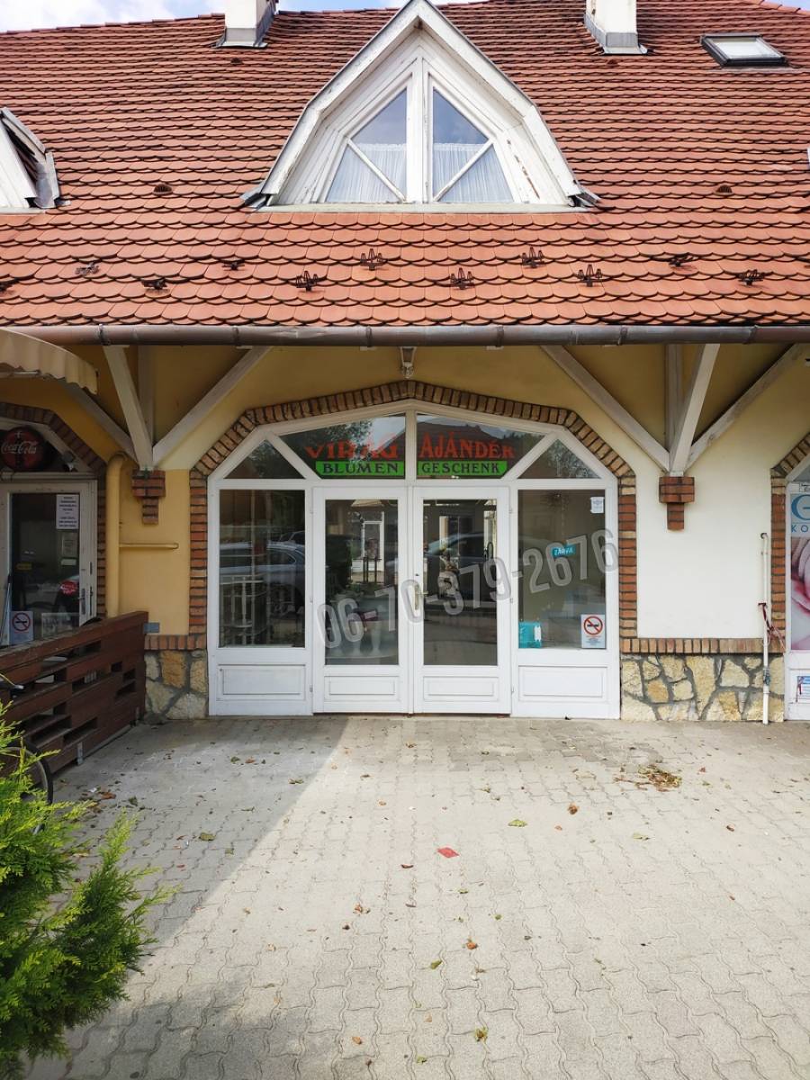 eladó üzlethelyiség utcai bejáratos, Balatonmáriafürdő